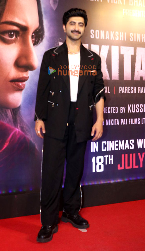 photos shatrughan sinha poonam sinha kussh s sinha and others grace the premiere of nikita roy 12