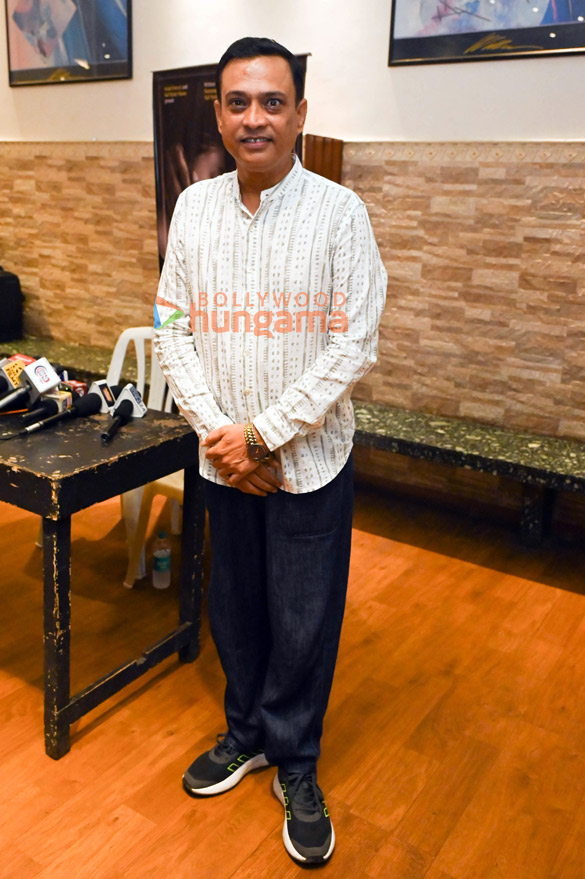 photos shekhar suman geetika tyagi shatrughan sinha anees bazmee and others snapped attending the upcoming play ek mulaqat 17