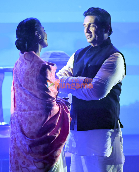 photos shekhar suman geetika tyagi shatrughan sinha anees bazmee and others snapped attending the upcoming play ek mulaqat 9