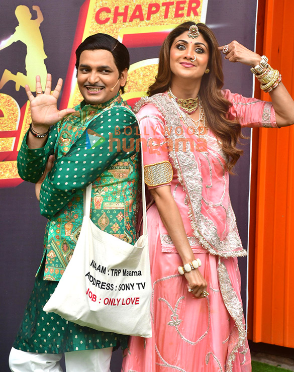 photos shilpa shetty geeta kapur and others snapped on the sets of super dancer 5 6