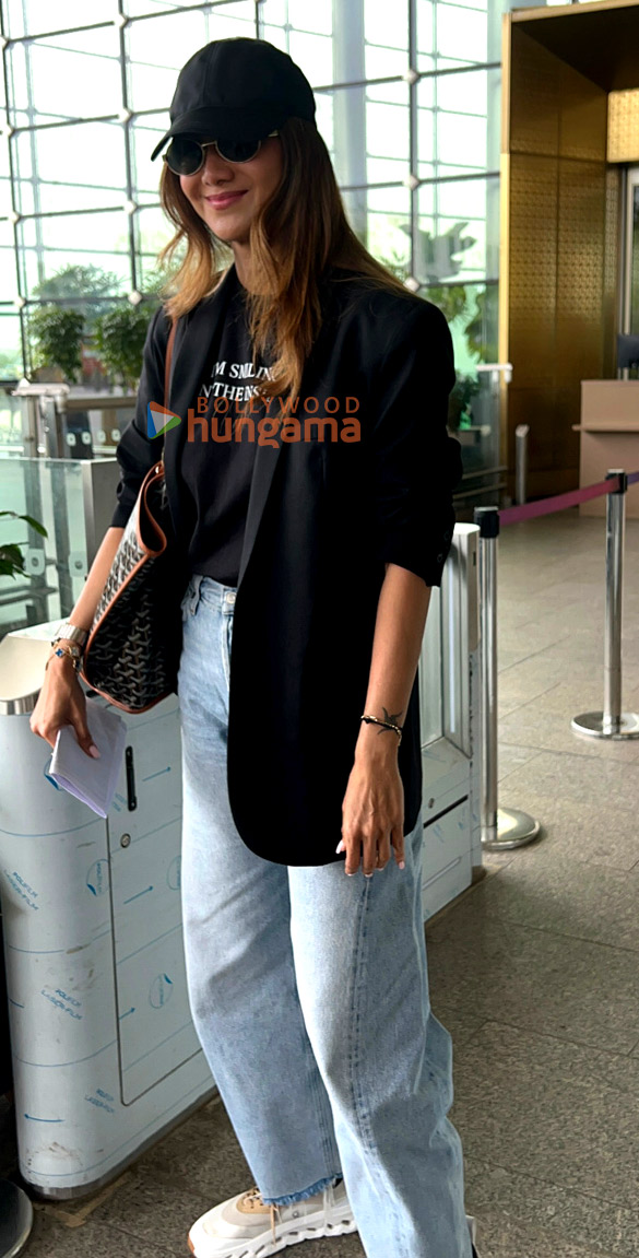 photos shilpa shetty and vedang raina snapped at the airport 4