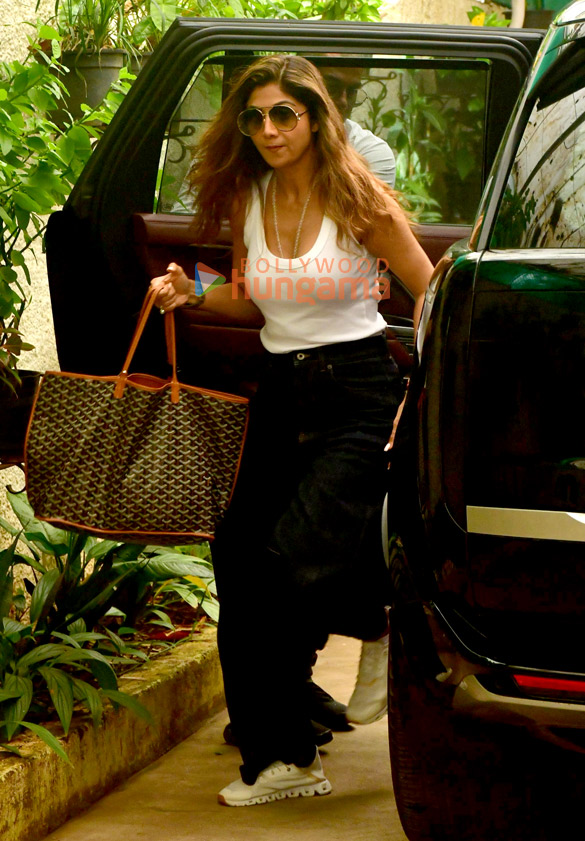 photos shilpa shetty snapped in juhu 6 2