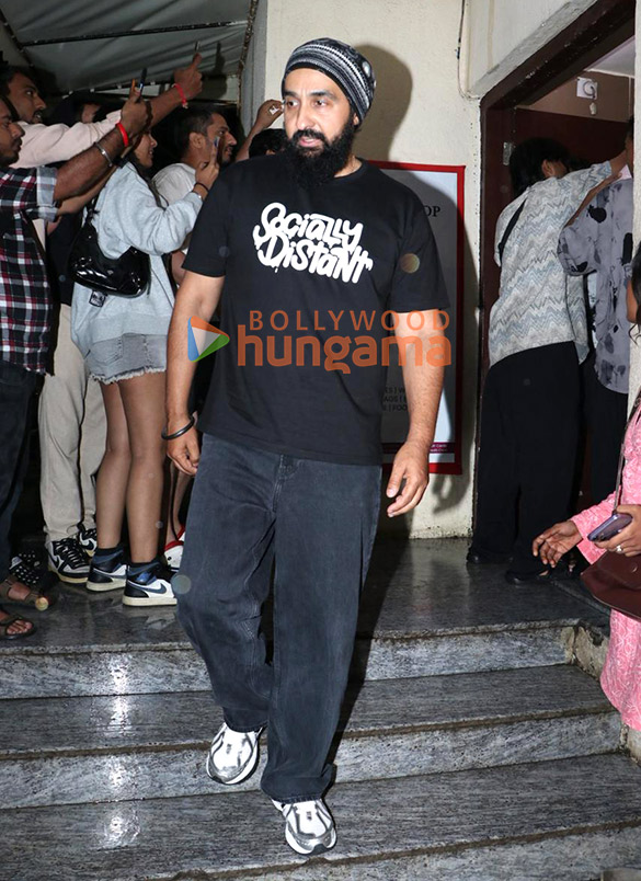 photos shilpa shetty spotted with family at pvr juhu 2