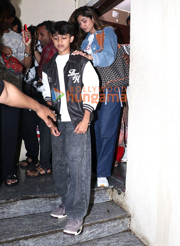photos shilpa shetty spotted with family at pvr juhu 6