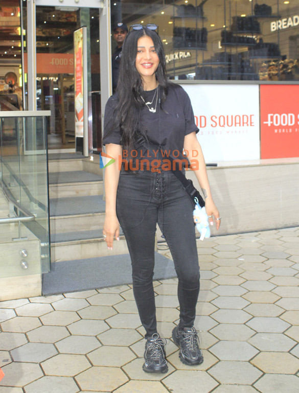 photos shruti haasan snapped in bandra 3 8