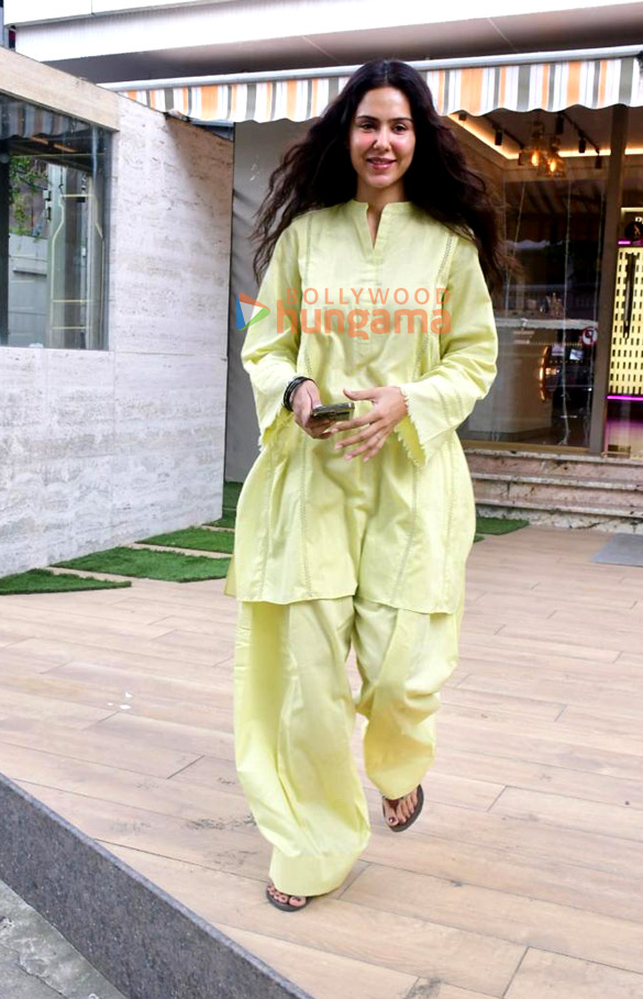 photos sonam bajwa snapped outside a salon in khar 4 2