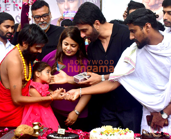 photos sonu sood celebrates his birthday with fans 3