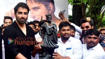 Photos: Sonu Sood celebrates his birthday with fans