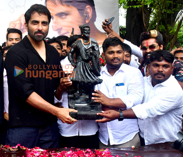 photos sonu sood celebrates his birthday with fans 4