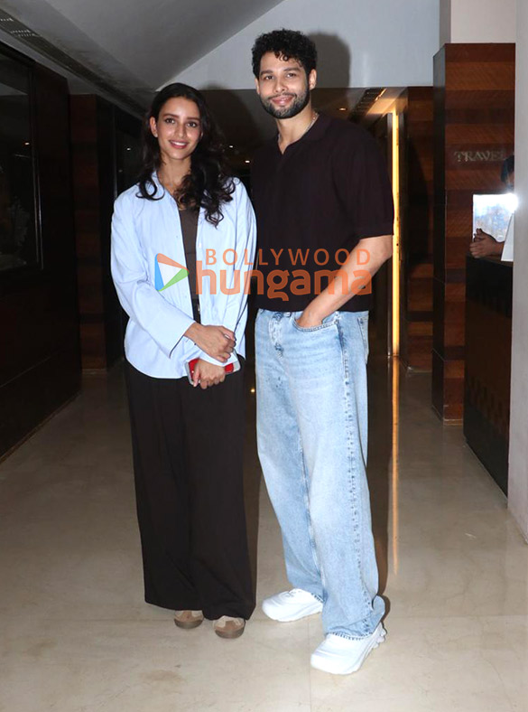 photos triptii dimri and siddhant chaturvedi in bandra 4