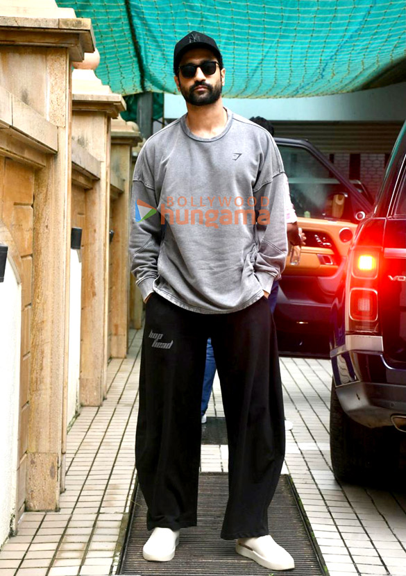 photos vicky kaushal snapped in khar 4 2