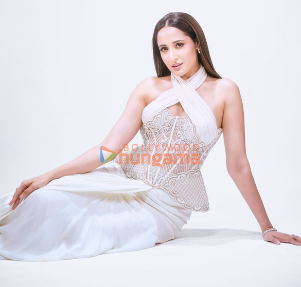 pragya jaiswal 4 13
