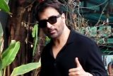 Sonu Sood looks dashing in black