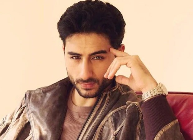 Ibrahim Ali Khan uses sign language to interact with specially-abled fan, netizens applaud ‘good parenting’