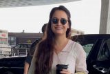 Dia Mirza gracefully papped at the airport