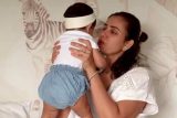 Sonnalli Seygall with her baby munchkin