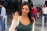 Shriya Pilgaonkar’s sweet gesture for paps at the airport