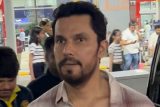 Randeep Hooda spotted in a casual fit at the airport