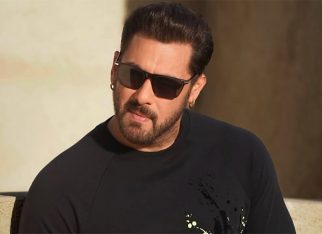 Salman Khan dances to dhol with Arpita Khan and Sonakshi Sinha at Ganpati Visarjan; watch Salman Khan dances to dhol with Arpita Khan and Sonakshi Sinha at Ganpati Visarjan; watch