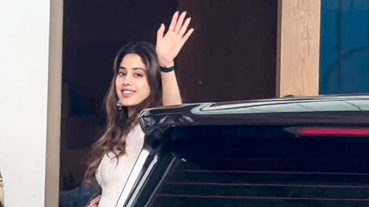Janhvi Kapoor waves at the paps
