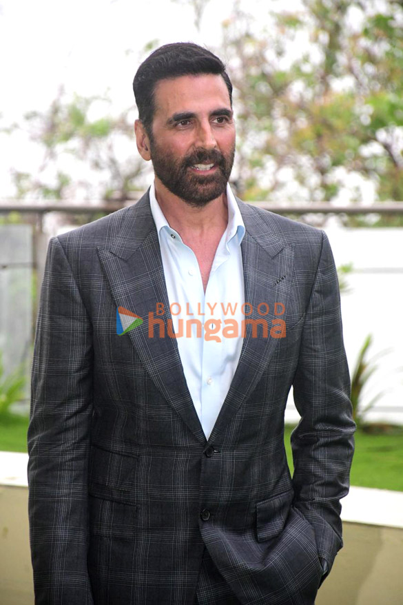 photos akshay kumar snapped attending a book launch 2