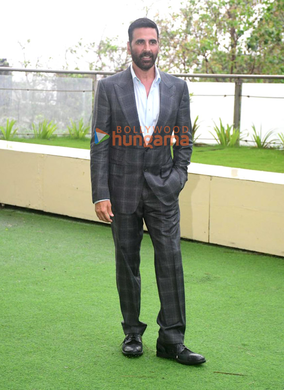 photos akshay kumar snapped attending a book launch 6