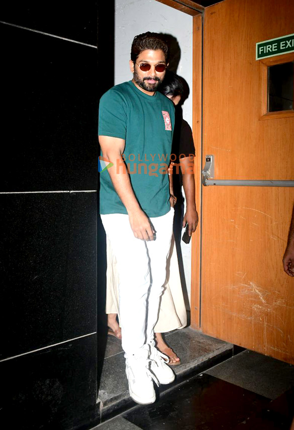 photos allu arjun with wife and kids snapped outside a restaurant in bkc 2