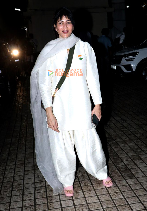 photos arjun kapoor sangeeta bijlani and wardha nadiadwala snapped at juhu pvr 6