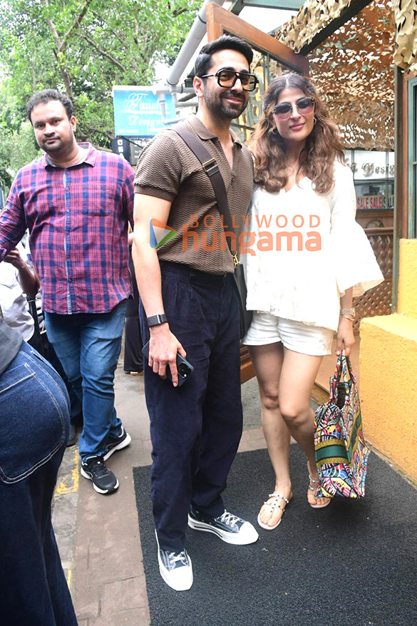 photos ayushmann khurrana snapped with wife tahira kashyap outside a restaurant in bandra 1