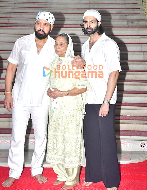 photos bobby deol daisy shah and others attend late sundar singh jollys prayer meet 3