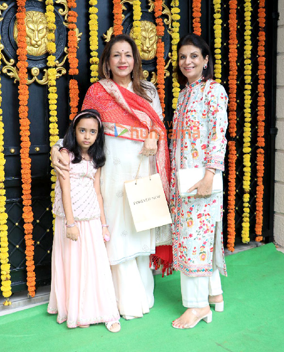 photos celebs grace ektaa r kapoors ganesh chaturthi celebrations 2 2
