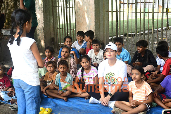 photos dia mirza joins children to promote a noble cause 3