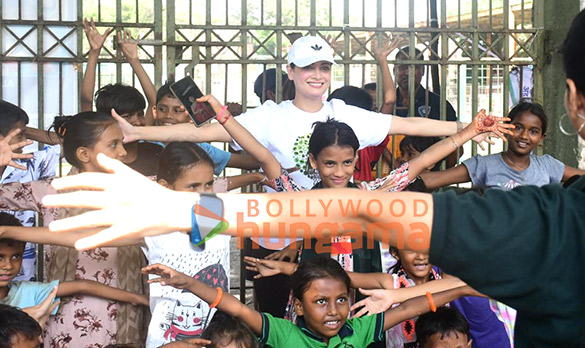 photos dia mirza joins children to promote a noble cause 7