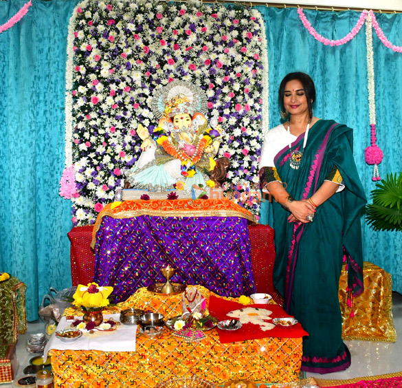 photos divya dutta welcomes ganpati at her residence 2
