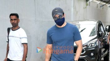 Photos: Emraan Hashmi snapped in Bandra