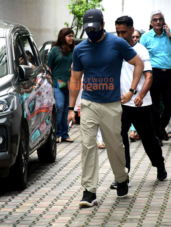 photos emraan hashmi snapped in bandra 3 5