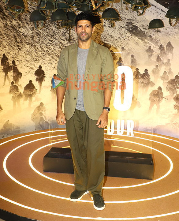 photos farhan akhtar ritesh sidhwani raashii khanna razneesh razy ghai and sparsh walia at the teaser launch of 120 bahadur 8