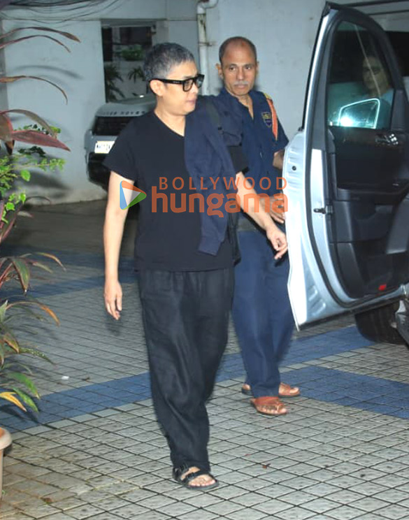 photos gauri khan neelam kothari nandita mahtani zoya akhtar and others snapped at vikram phadniss house in bandra 4