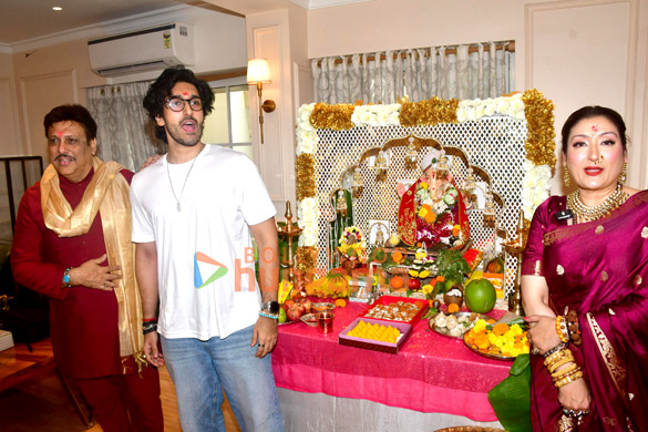 photos govinda sunita ahuja and yashvardhan ahuja welcome ganpati at their residence 1