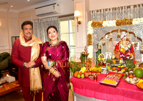 photos govinda sunita ahuja and yashvardhan ahuja welcome ganpati at their residence 3