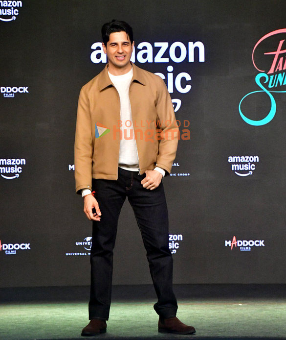 photos janhvi kapoor sidharth malhotra sonu nigam shreya ghoshal and others grace the music launch of param sundari 12