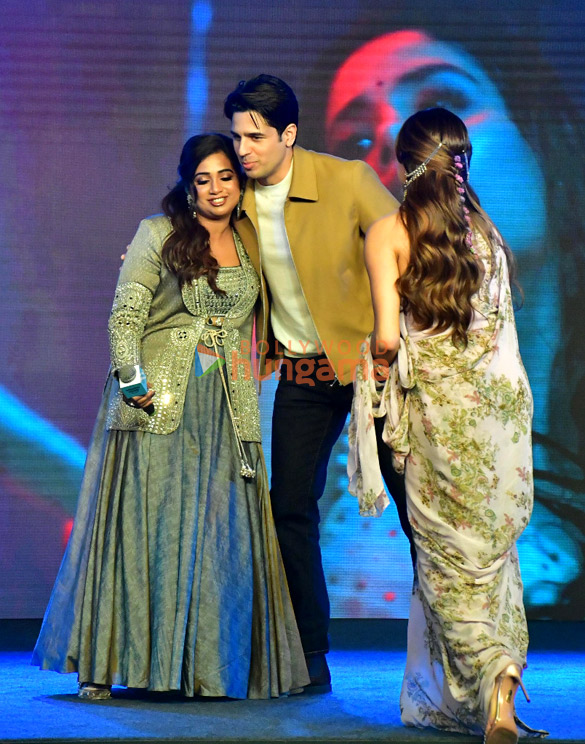 photos janhvi kapoor sidharth malhotra sonu nigam shreya ghoshal and others grace the music launch of param sundari 6