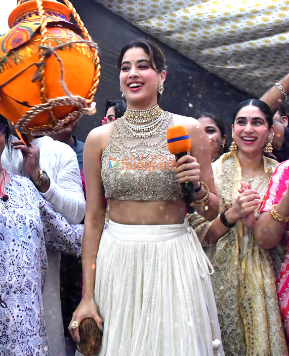 Photos: Janhvi Kapoor attends the Dahi Handi celebrations in Ghatkopar Photos: Janhvi Kapoor attends the Dahi Handi celebrations in Ghatkopar
