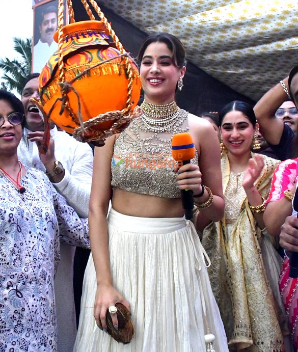 photos janhvi kapoor attends the dahi handi celebrations in ghatkopar 2