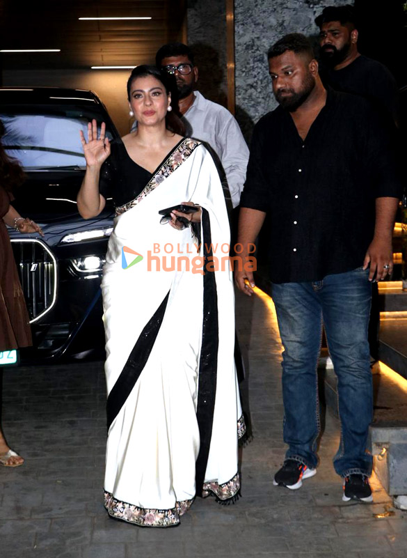 photos kajol snapped in juhu 1 8