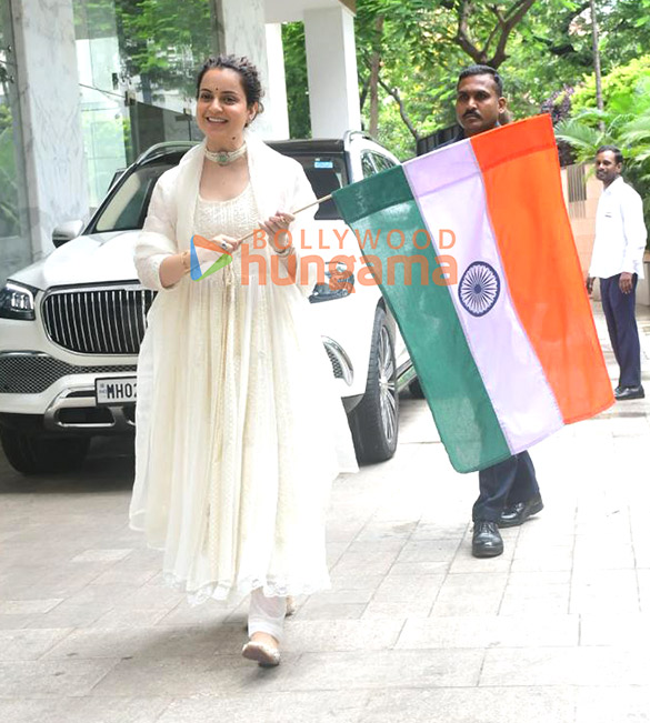 photos kangana ranaut celebrate independence day at her residence in khar 6