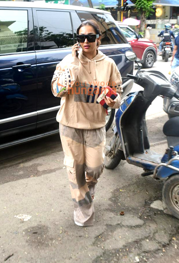 Photos: Malaika Arora snapped outside a salon in Bandra Photos: Malaika Arora snapped outside a salon in Bandra