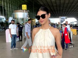 Photos: Mouni Roy, Chitrangda Singh and Karisma Kapoor snapped at the airport Photos: Mouni Roy, Chitrangda Singh and Karisma Kapoor snapped at the airport