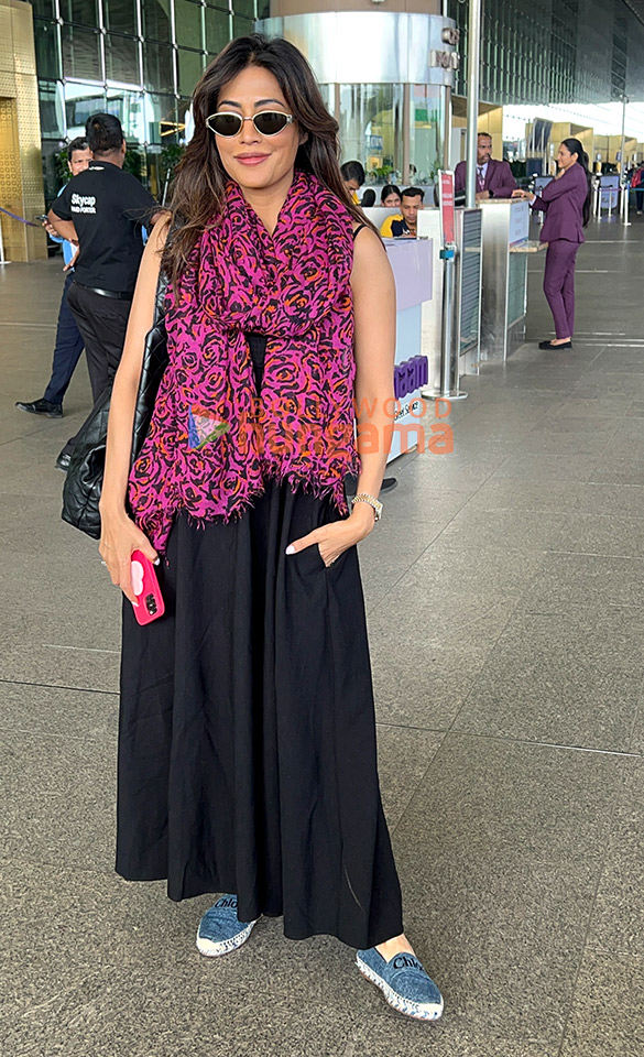 photos mouni roy chitrangda singh and karisma kapoor snapped at the airport 2