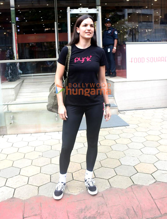 photos natasa stankovic snapped outside foodmall bandra 1